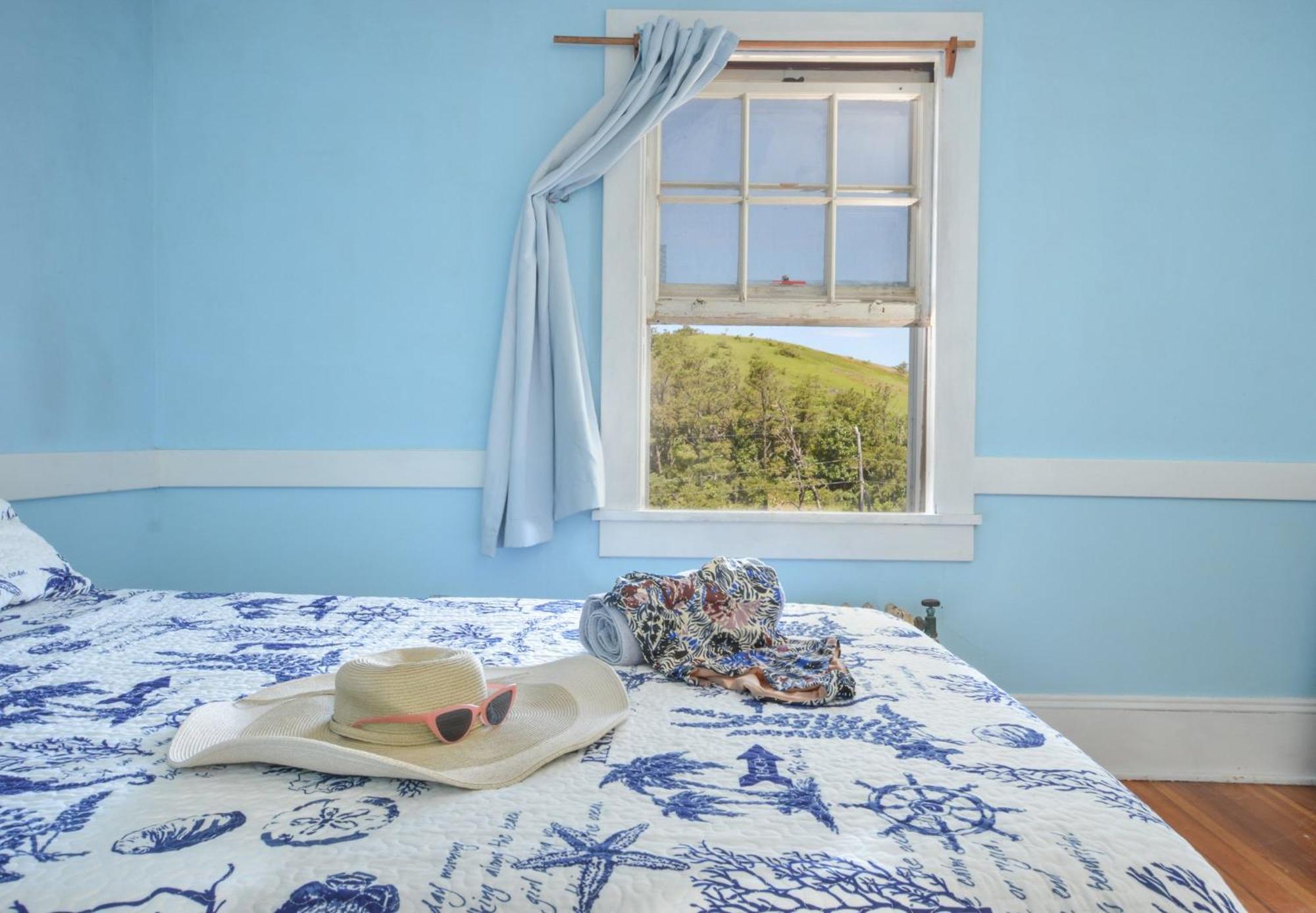 Hostel Hi - *